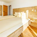 Holiday home Luxus Ferienhaus Salzburg Chalet Mit Pool, Sauna, Whirlpool, Kamin